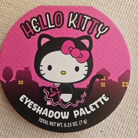 Hello Kitty Makeup Set - Pink and Black - Picture 5 of 12